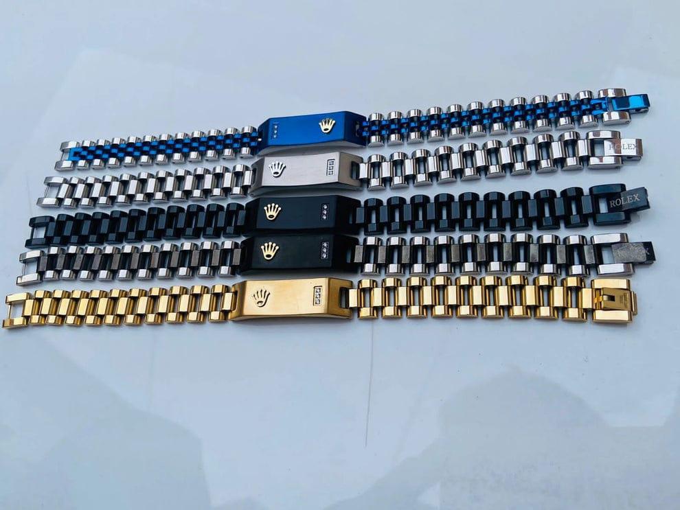 Royal Signature Engraved Name Bracelet